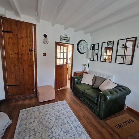 Black Cat Cottage - Central Pickering Grade 2 Listed Cottage Exteriör bild